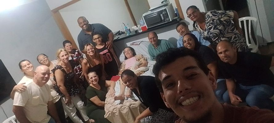 Grupo reunido em uma Casa de Vida
